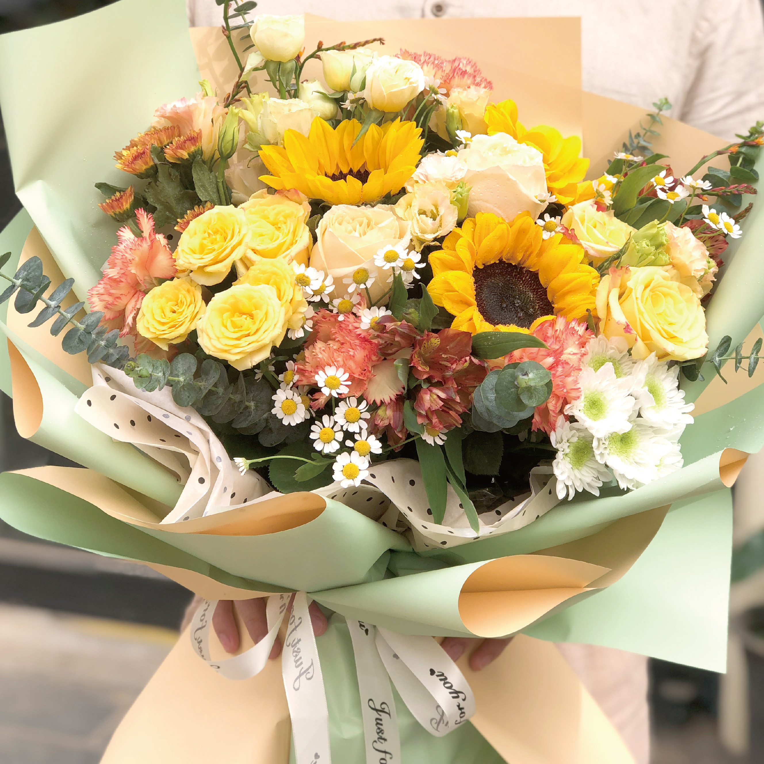 四月芳菲，水木清华。