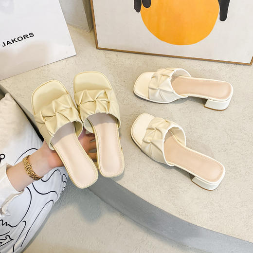 新品百搭云朵拖鞋427B32560 商品图0