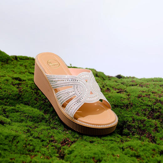 Safiya/索菲娅2023夏季新品闲适假日钻带厚底休闲坡跟凉拖鞋 SF32110039 商品图5