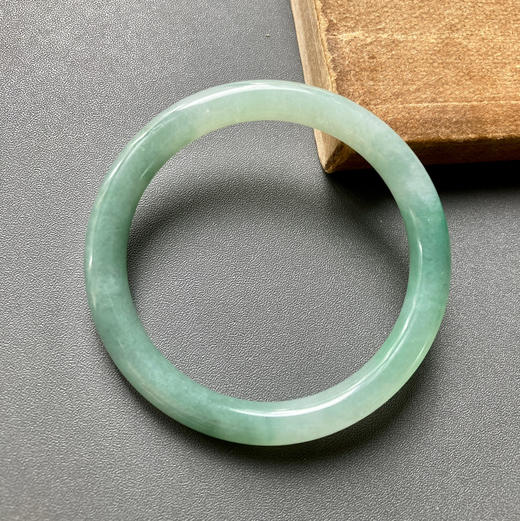 糯冰种晴水绿飘花翡翠细圆条手镯53 商品图1