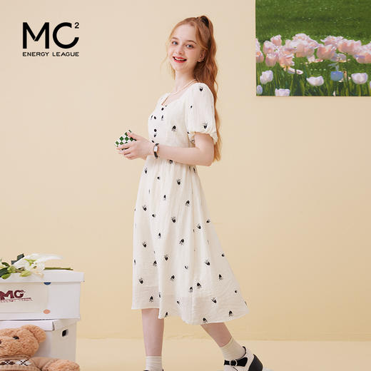 女装方领收腰绣花连衣裙-5896Q3222003 商品图2