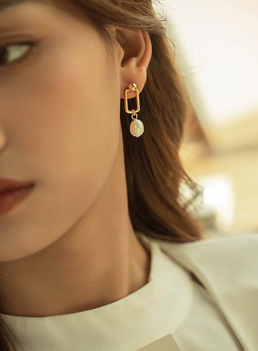 Oflye潮流饰品 小方扣珍珠耳钉女几何耳环秋冬气质小众设计感轻奢感耳饰新款 商品图1