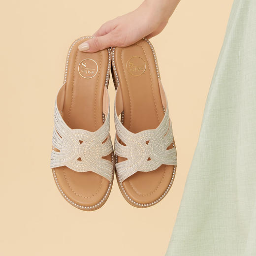 Safiya/索菲娅2023夏季新品闲适假日钻带厚底休闲坡跟凉拖鞋 SF32110039 商品图3