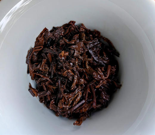 11月12日中午12点【仅剩蕞后不足7饼】支持产地溯源；勐海建厂首发纪念饼【中茶云南七子饼】高端奢品中茶首款古拼熟茶；2017年头春原料发酵；6年老熟茶；老古私藏只有一件；357g/饼； 商品图8