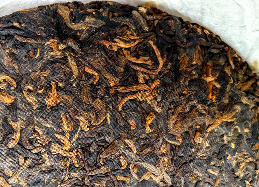 11月12日中午12点【仅剩蕞后不足7饼】支持产地溯源；勐海建厂首发纪念饼【中茶云南七子饼】高端奢品中茶首款古拼熟茶；2017年头春原料发酵；6年老熟茶；老古私藏只有一件；357g/饼； 商品图5