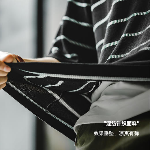 马登工装 美式休闲细条纹针织短袖黑白撞色圆领宽松中袖T恤男夏季 商品图2
