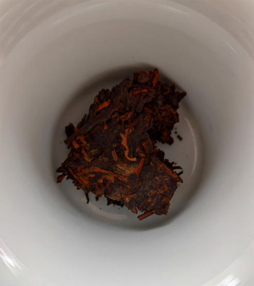 11月12日中午12点【仅剩蕞后不足7饼】支持产地溯源；勐海建厂首发纪念饼【中茶云南七子饼】高端奢品中茶首款古拼熟茶；2017年头春原料发酵；6年老熟茶；老古私藏只有一件；357g/饼； 商品图6