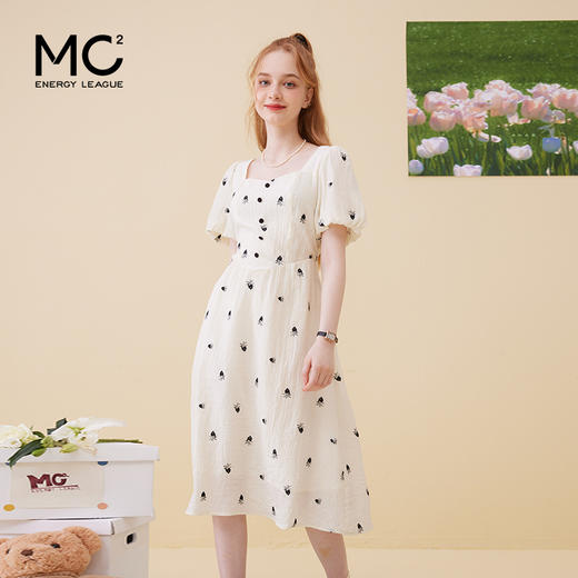 女装方领收腰绣花连衣裙-5896Q3222003 商品图0