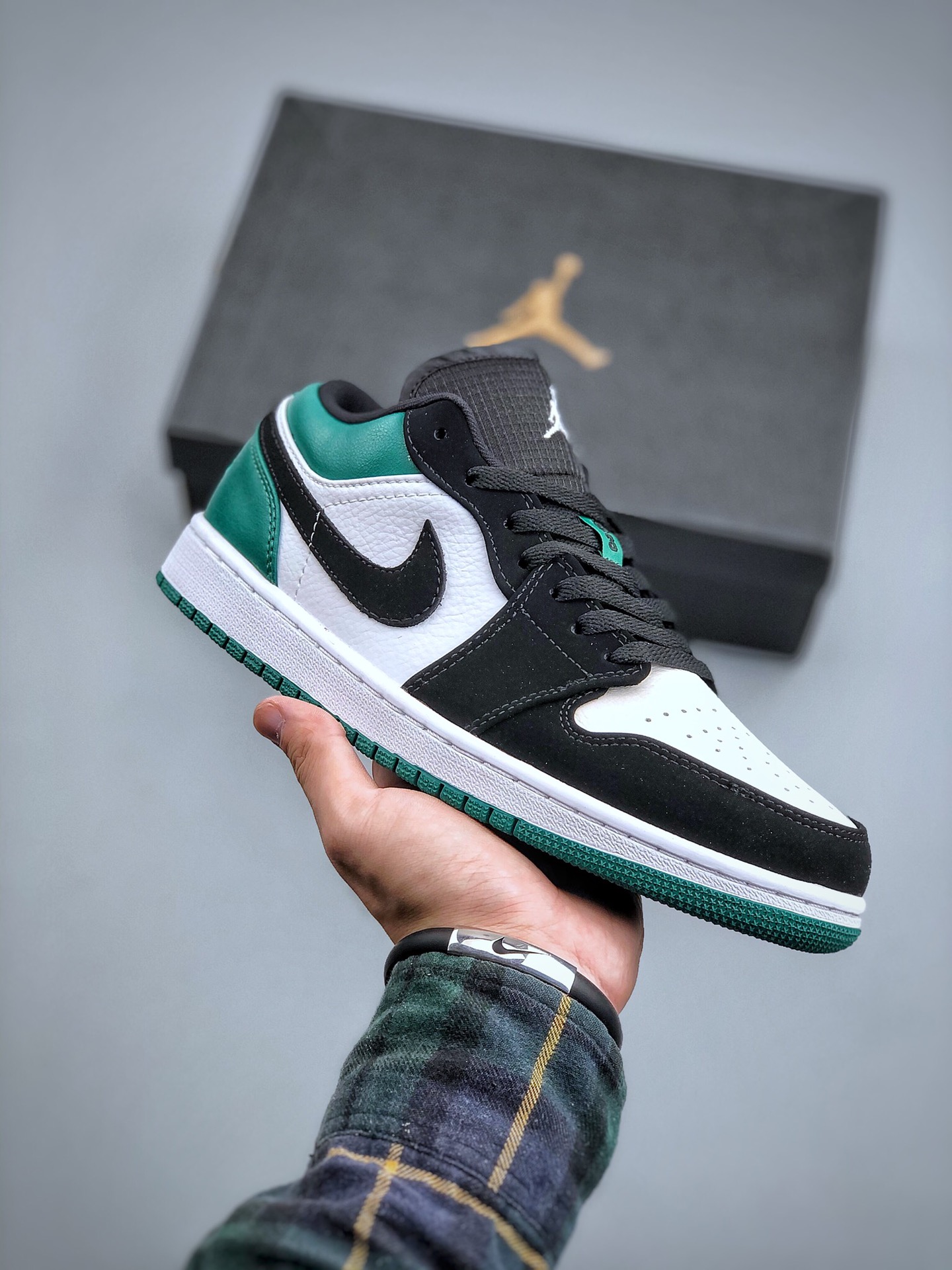 乔丹AJ1低帮男女板鞋（一） 烟灰