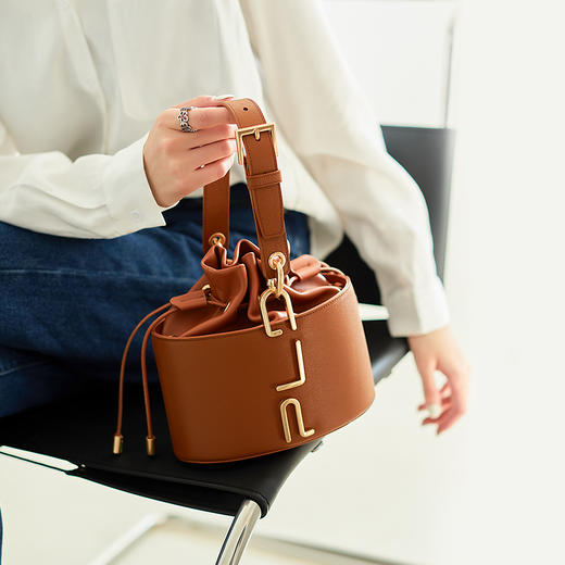 保兰德PLD东方雅奢IKON系列椭圆锦囊包通勤必备女包 商品图7