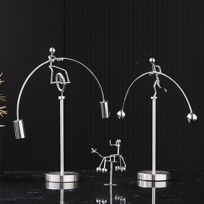 创意不倒翁平衡小铁人|牛顿摆永动仪机摆件