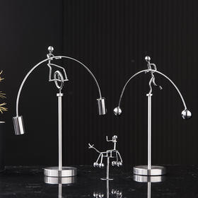 创意不倒翁平衡小铁人|牛顿摆永动仪机摆件