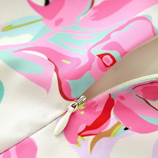 优雅复古，气质名媛感粉色花瓣印花圆领重工艺连衣裙WLZD-2306409 商品图3