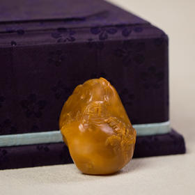 清 田黄石雕兰花把件