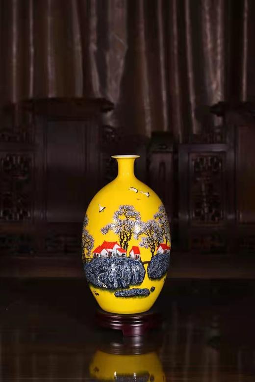 高温皇家黄堆画艳阳秋色赏瓶 商品图0