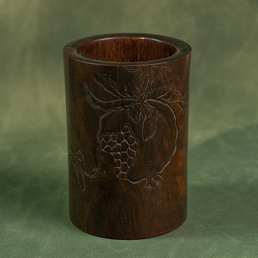 清 黄花梨阴刻石榴诗文笔筒 商品图1