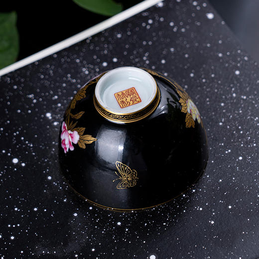 黑地描金粉彩花开富贵杯 商品图3