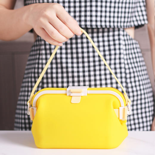 【露营必备 折叠硅胶便当盒】儿童手提两用便当盒 食品级硅胶 折叠保鲜饭盒 微波炉可用 能手提易携带 商品图0