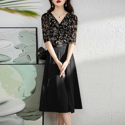 夏季新款，时尚百搭气质感印花V领上衣搭中长款百褶裙两件套HR-WG83189 商品图3