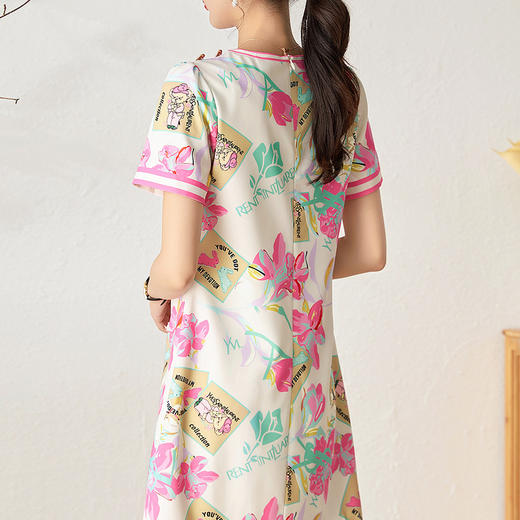 优雅复古，气质名媛感粉色花瓣印花圆领重工艺连衣裙WLZD-2306409 商品图1