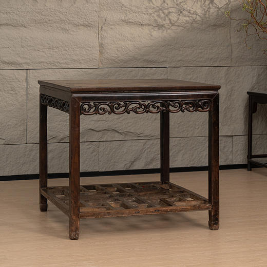 清代 红木卷草纹带脚踏方桌 商品图4