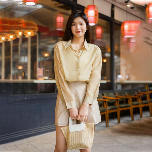 Avann时尚后背小开叉天丝衬衫 商品图0