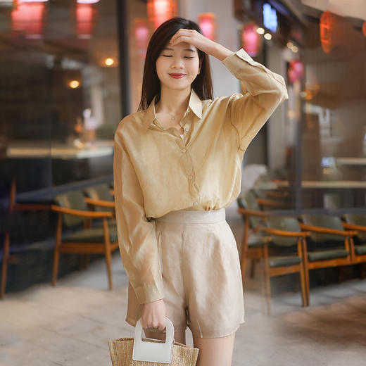 Avann时尚后背小开叉天丝衬衫 商品图3