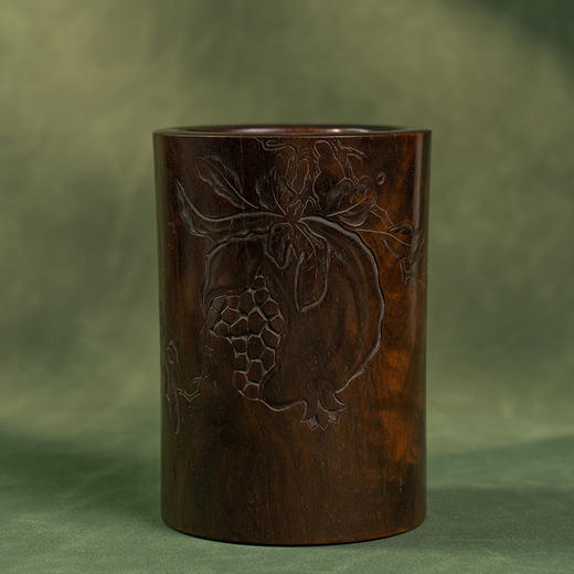 清 黄花梨阴刻石榴诗文笔筒 商品图0