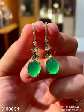 玻璃木纳艳绿蛋面耳坠 79999【3180604】