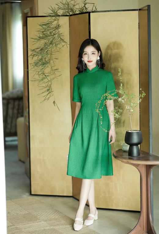 爆款推荐# 经典长青款# 『意欢』进口肌理感提花连衣裙，打造黄金腰臀比！ 商品图7