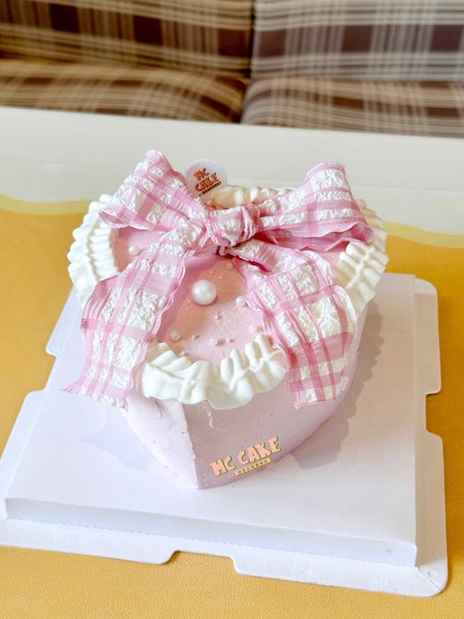 爱心蕾丝蝴蝶结蛋糕 商品图1