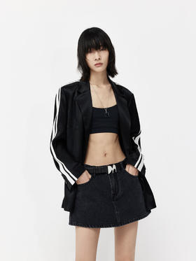 【大都会】MO&CO. | 含醋酸撞色边条纹廓形西装