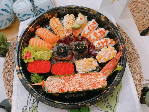 生活中的小惊喜双人餐【这是一款盒美滋家三大必点美食，龙卷、鹅肝、三文鱼的组合双人餐】（19粒） 商品图1