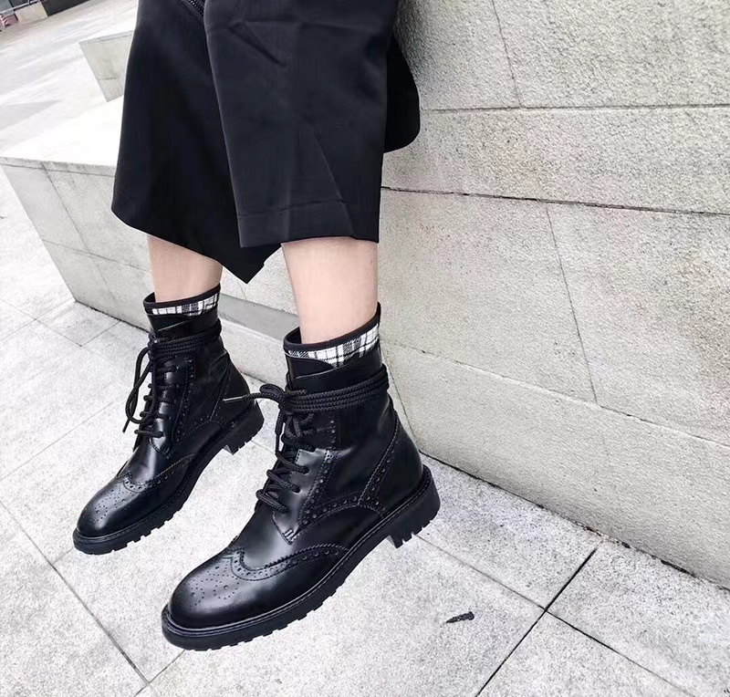 10.16-Y直播间 全牛皮 值2千 全真皮，实物超好。张大奕JUPE VENDUE/吾欢喜ZDY08布洛克雕花马丁靴