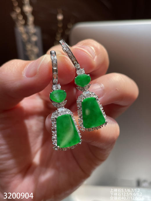 3200904，老坑冰艳绿无事牌耳坠。具体价格微信咨询 商品图0