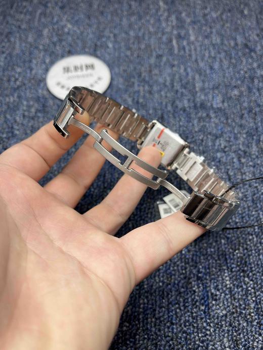 卡地亚 F1坦克系列TANK MUST 女士腕表 有中号和小号两个尺寸 小号29.5*22mm 中号33.7*25.5mm 商品图7