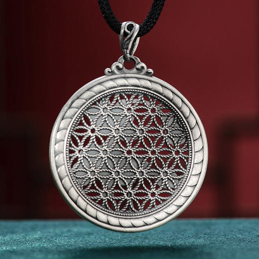 河南中钱   纯银999  花丝珐琅  复古镂空  烤蓝工艺  吊坠   含绳子  证书  精美首饰盒 商品图8