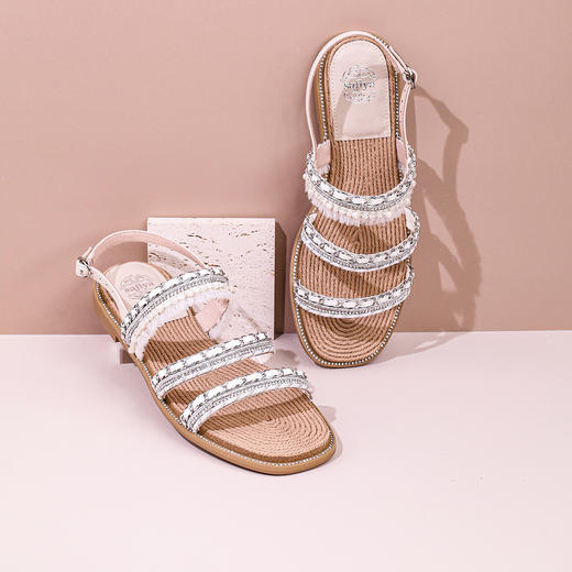 Safiya/索菲娅2023夏季新品露趾一字带气质闪钻小香仙女风凉鞋 SF32115059 商品图9