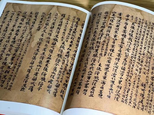 《伍伦经眼古经图录》，方广锠，李际宁主编。八开，蓝色布面烫金硬精装，55.5印张，424页。北京雅昌艺术四色高清精印。国家图书馆出版社2023年3月初版初印。定价980，售价600元。 商品图13