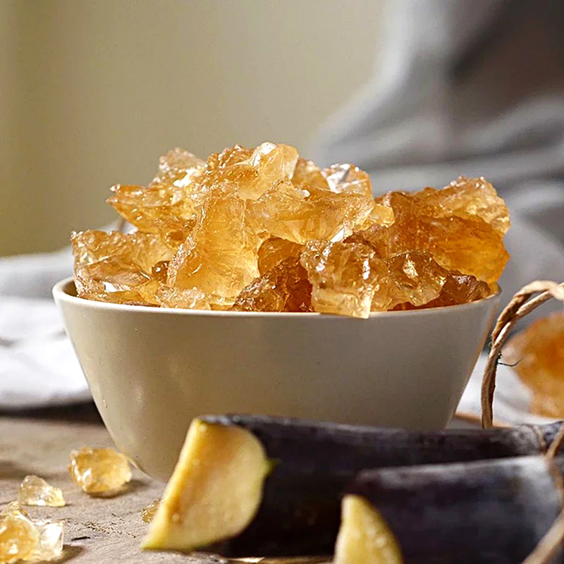 『云南老冰糖』质地纯净，淡黄晶莹，传统手工熬制，含更多的甘蔗天然成分