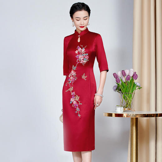 MLY醋酸缎改良妈妈岳母婚宴立领旗袍礼服过膝显瘦气质喜婆婆红色礼服 商品图2