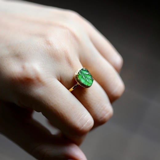 高冰种阳绿翡翠叶子戒指18k黄金钻石镶嵌 商品图9