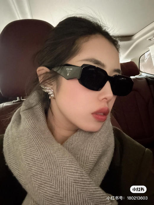 𝐩𝐫𝐚𝐝.𝐚 墨镜🕶️ 商品图4