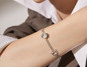 Oflye潮流饰品 字母手链女复古圆形锆石手饰新款个性小众ins风手饰品