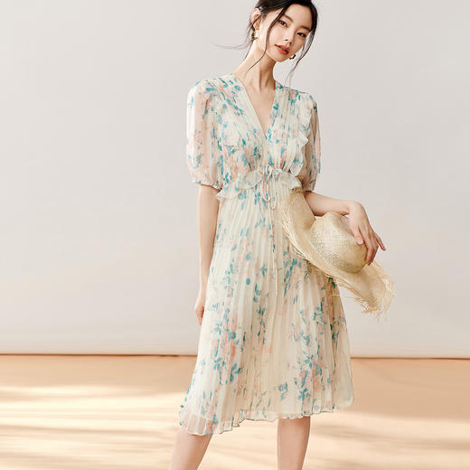 剩S/M 芳外【法式茶歇碎花裙】2025夏季新款V领百褶连衣裙 商品图0
