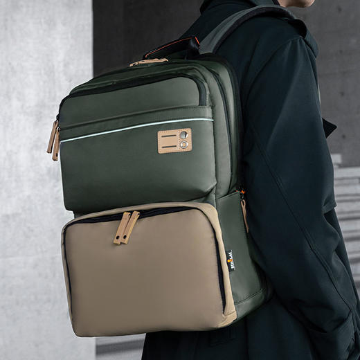 爱可乐 大容量男士都市双肩背包 商品图1