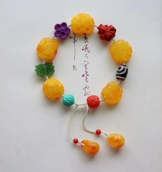 D477031 天然无优化蜜蜡雕刻牡丹花编织手串   天然南红雕刻双面金鱼，天然碧玉雕刻莲花牌，蒙松雕刻金钱珠，天然无优化蜜蜡钱袋尾链 尺寸约18mm，总重15.8克 特价💰635 商品图8