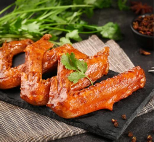 百草味 零食大礼包休闲小吃宿舍夜宵鸭脖鸭翅鸭掌 卤味荤素集结690g 商品图1