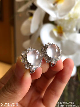 3210704，玻璃蛋面耳钉。具体价格微信咨询