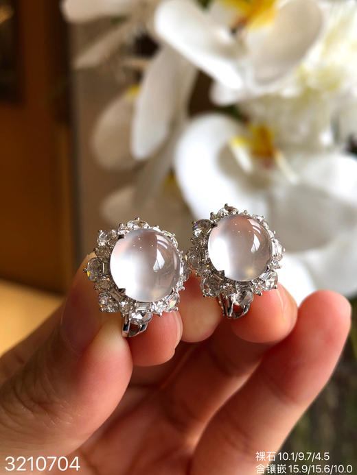 3210704，玻璃蛋面耳钉。具体价格微信咨询 商品图3